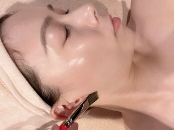 インダー(Indah)の写真/韓国最新美容《ララピール》でお肌の深部へアプローチ！毛穴レスな水光肌へ♪剥けないので敏感肌もOK◎