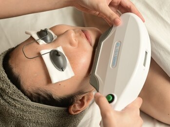 スパレーカ(Spa laka)の写真/毛穴・くすみ・ごわつき・キメの乱れに。光フェイシャル×ララピールで透明感のあるなめらか肌へ♪