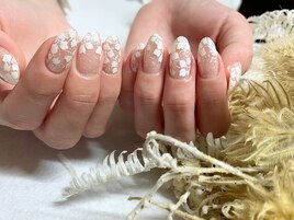 大人のフラワーフレンチネイル