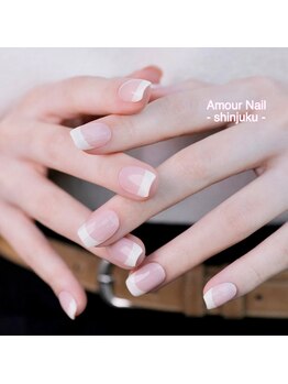 アムールネイル 新宿西口店(Amour Nail)の写真/デザインの幅が広がる★スラっと綺麗な指先に♪お仕事帰りにも通いやすい駅近サロン!!〈西新宿駅3分〉