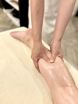 エクレ(eclat)の写真/【個室空間】施術後のスッキリ感に感動★美脚/むくみ・筋膜ケアに◎全身アロマリンパマッサージ60分¥8900