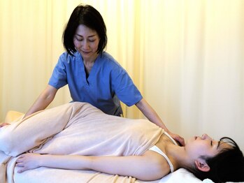 ケンコウドウ クイーンズ 関内 馬車道(Kenkodo Queens )の写真/【圧倒的な技術力】で腰痛の根本改善へ導く実力派鍼灸整体院。身体の状態に合わせた施術で体の変化を実感！
