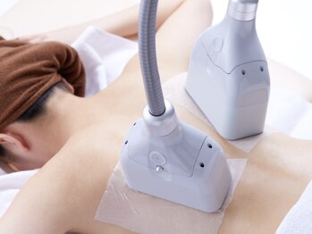 ドゥーソル 谷町四丁目店(due sole)の写真/【速攻◎結果出し】代謝の低下で年々落ちにくくなる脂肪…キャビで分解し柔らかくし、凸凹セルを撃退◎