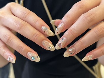 キラキラ宝石ネイル