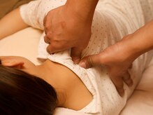 タイ式リラクゼーションマッサージ ゆらり/肩のマッサージ