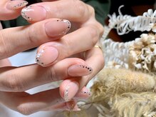 サロンドフォーエイチ(salon de 4H)/ベージュ＆ラメラインフレンチで