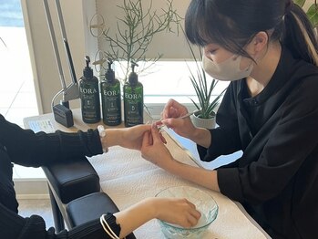 ハチニーキューネイルアトリエ(829 Nail Atelier)の写真/香りと空間に癒される。ケアのみの利用も大歓迎！表面をできる限り削らない一流のケアをご提供いたします。