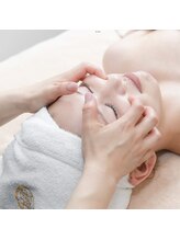 うるおい 彫刻 facial