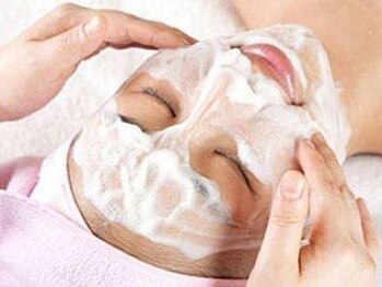 癒來 表参道店の写真/皮脂や汚れを洗浄して美しい素肌へ♪乾燥＆角質毛穴洗浄【デコルテ&美容パック付】筋顔小顔マッサージ60分
