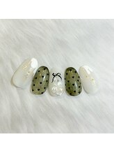 キュント(Qun’t)/モノトーンなクリスマスネイル