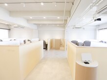ディーネイル アイラッシュ オカザキ(DEE nail×eyelash okazaki)の雰囲気（3F nail。広々としたこだわりの店内には開放感ある半個室多数）
