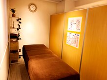 元気堂の雰囲気（ベッドの上でリラックスしながら施術を受けられます♪）