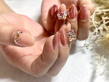 サロンドフォーエイチ(salon de 4H)/キラキラピンクなビジューネイル