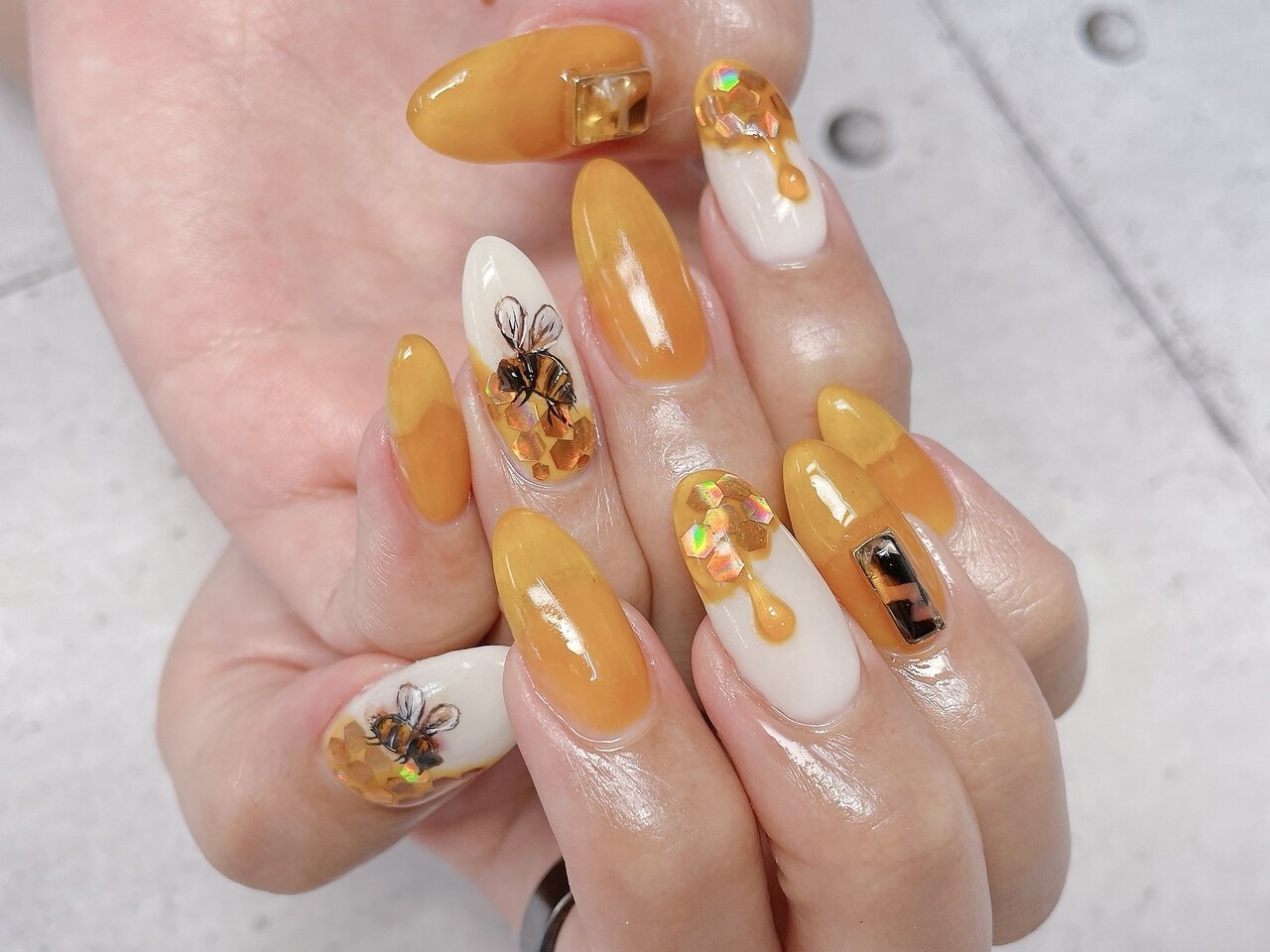 ネイルパーツ ジルコニアストーン 蜂 HONEY 賢く BEE