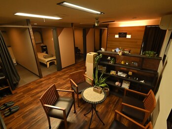 フワリ 北上店(FuWaRi)/ゆったりとした待合スペース