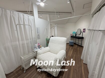 ムーン ラッシュ(Moon Lash)の写真