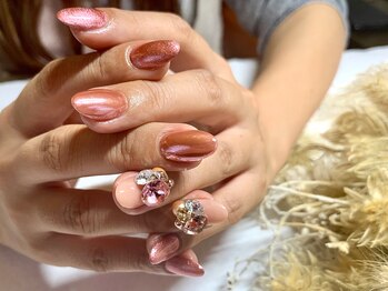 サロンドフォーエイチ(salon de 4H)/ビジューネイルはいかがですか？