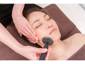 トータルビューティーサロン レビュー(REVIEW)の写真/本格コルギ&インディバで小顔が叶う♪当店人気No.1【最速,最強小顔★】コルギ+インディバフェイシャル¥8990