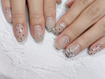 キャミ ネイル(CAMMY NAIL)/ドット×ストーンフレンチネイル