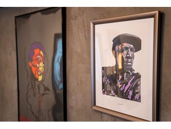 アトリウム オム 恵比寿店(ATRIUM HOMME)/アートが彩る店内空間