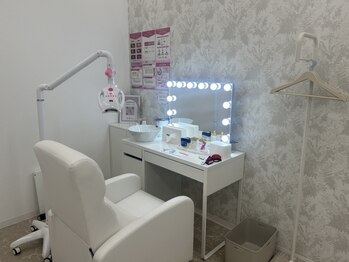 エクシアホワイトニング 高松本店の写真/全国No.1の店舗数＆業界最高峰マシン！セルフホワイトニングが初めての方も1回で驚きの白さを実感♪