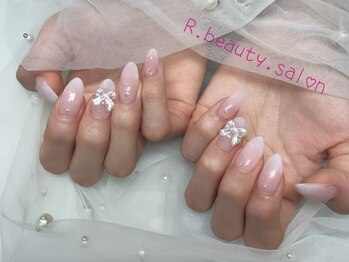 アールビューティー(R.beauty)の写真/“大人可愛い”を叶える技術力が自慢♪お仕事柄派手なネイルが出来ない方にも◎シンプルだけど可愛いを実現
