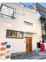 カームココ 白金台(Calmcoco)/カラフルなポストが目印♪