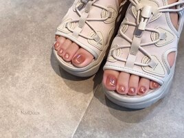 テラコッタカラーフットネイル