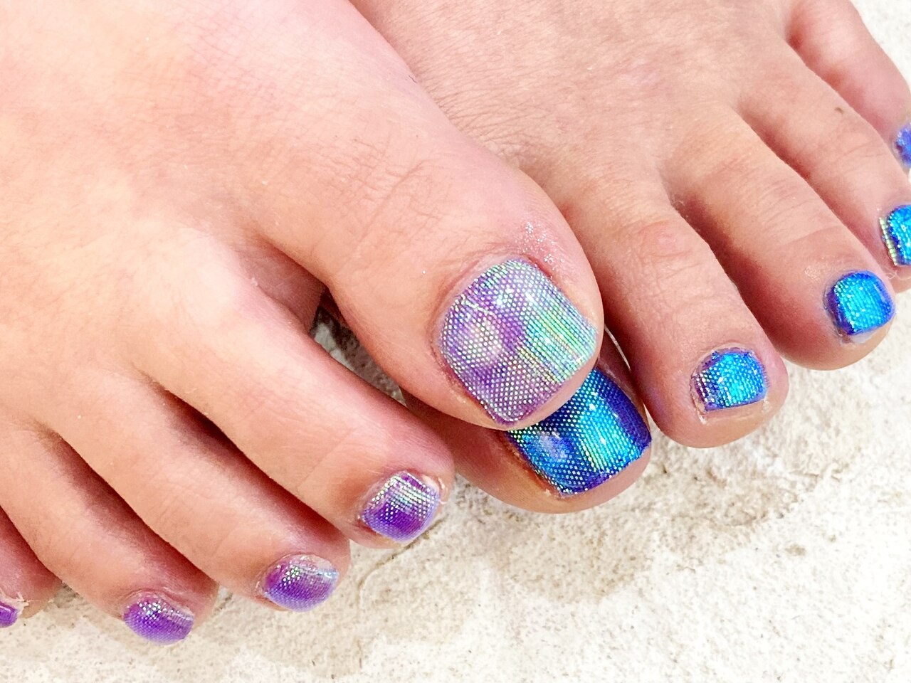 2025年-2026年冬トレンド】マグネット フットのネイルデザイン集｜人気