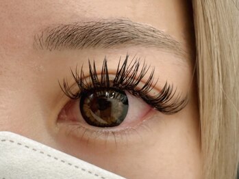 リリー(Lily)の写真/自まつ毛のボリュームアップもBeauty salon Lilyにおまかせ♪自然なボリューム感でお目元をより印象的に◎