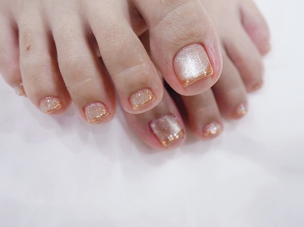 2026年冬トレンド】ミラーフレンチ フットのネイルデザイン集｜人気順