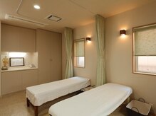 皇漢堂鍼灸療院の雰囲気（カーテンで個室になりプライバシーは守られます。）