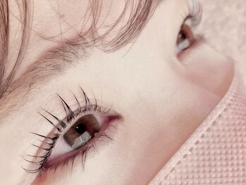 アイラッシュサロン バイ サリーエミリー(eyelash salon by SallyEmiry)の写真/ナチュラルでうるっとしたパッチリeye★今流行りの韓国アイドル風デザインが好評◎似合わせデザインが得意!