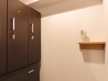 アカラ 池袋店(AKALA)の雰囲気（鍵付きの更衣室で貴重品も安心！）