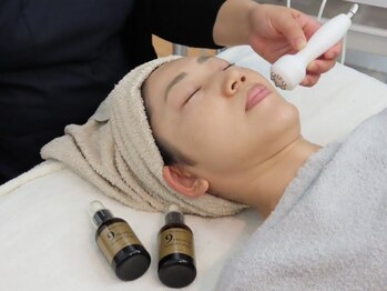 エミニナル(EMININAL)の写真/年齢を感じさせない、若々しい見た目のお肌へ◇高濃度ヒト幹細胞培養エキスの美容液導入メニューあり◎