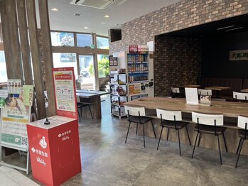 グリーンルーム 国領店(Green room)/ラウンジ奥に進みます