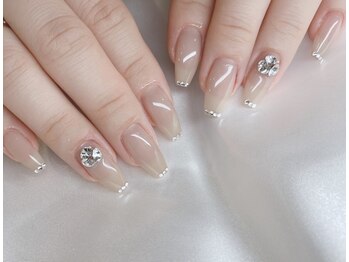 ネイルキュート アンド クールラッシュ 亀有店(nailcute & CoolLash)/ワンカラーにストーンアレンジ