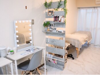 まつげ時々まゆ毛 / ℃/ドレッサーでメイク直しもOK