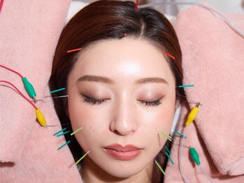 はりと美容鍼灸治療院(HaRi&美容鍼灸治療院)の写真/お顔+身体のむくみ改善☆的確でやさしい美容鍼+電気の施術で理想のお肌が叶う！カウンセリングもあり安心！