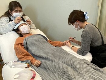 BBG 上野店の写真/【目元～足元まで同時施術で時間短縮！】お忙しい方や美容メンテ時間の確保が難しい方にもオススメ◎