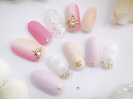 フェミニンサマーネイル
