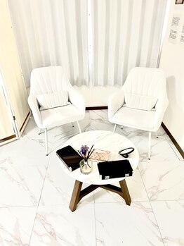 ホワイトニングショップ 国分寺店の写真/おしゃれなネイルをリーズナブルに楽しめる♪豊富なデザインから貴方好みの指先を演出します☆