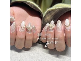 ホワイト系ニュアンスネイル☆