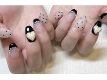 ネイルアンドアイラッシュスタジオ シュシュ(chouchou)/黒フレンチドットハート春夏秋冬