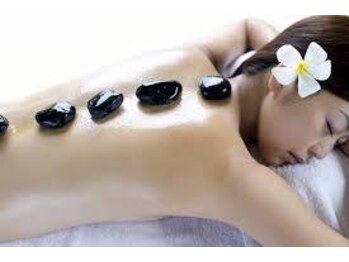 アーゲル/ホットストーンで心も体も温か