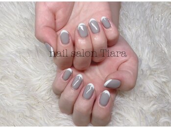 ティアラ(Tiara)/グレー 白フレンチ