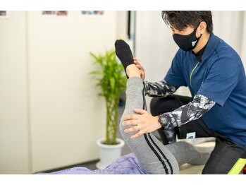 フリーストレッチング 高槻駅前店/ストレッチ施術風景