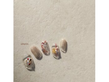 シルニー リム(Silny rim)/アシンメトリーニュアンスネイル