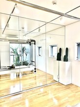 ミュー(MIEUX)/白が基調の綺麗なスタジオです。