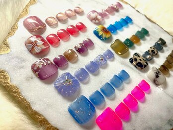 ネイルズ ラ ブリーサ(nails La Brisa)の写真/大人女性の心をくすぐる洗練されたデザインで足先を彩る♪《初回オフ無料FOOTジェルコース¥7150～》